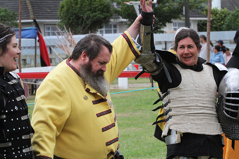 Medieval Market : Swords and Armour : Medieval Fighting : Levin : New Zealand : Richard Moore : Journalist : Photographer :